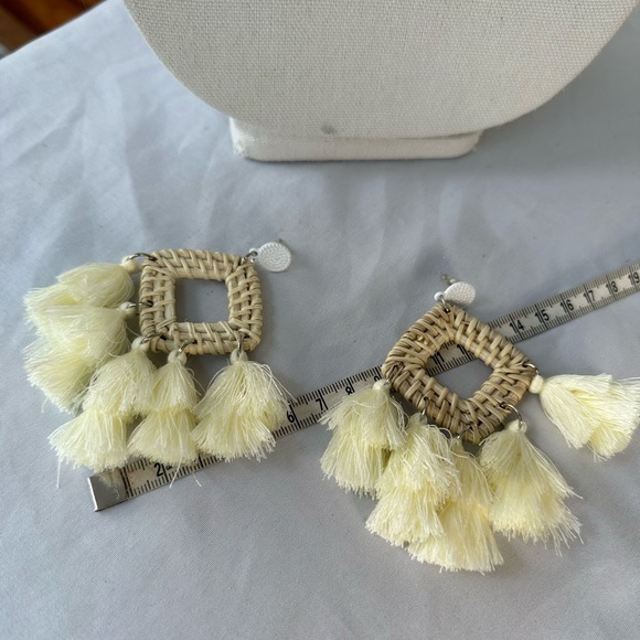 Large beach vibe beige multi tassel earrings - Picture 2 of 4